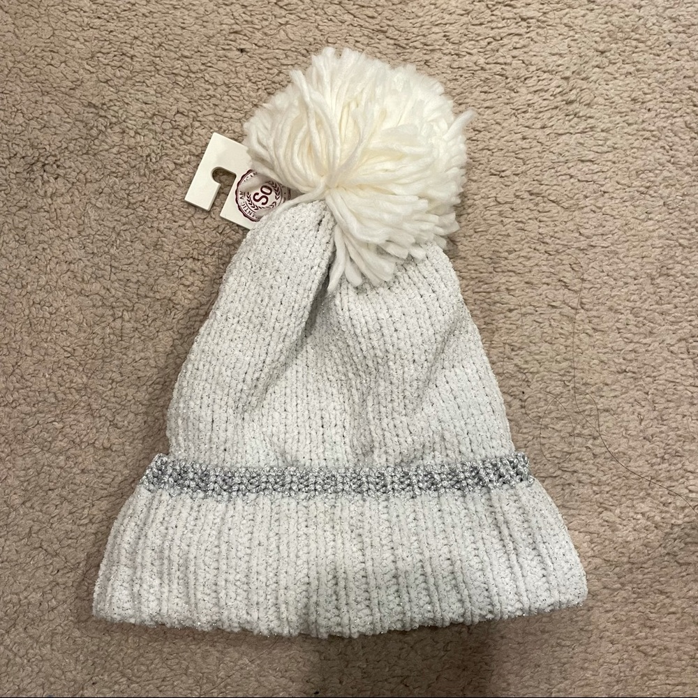 NWT SO pom beanie hat